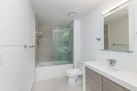 31 SE 5th Street Miami FL 33131
