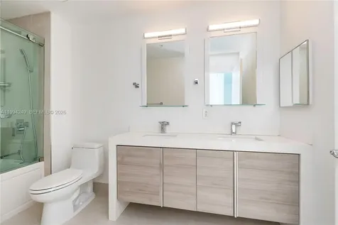 31 SE 5th Street Miami FL 33131