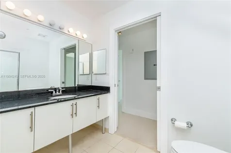 31 SE 5th Street Miami FL 33131