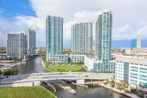 31 SE 5th Street Miami FL 33131