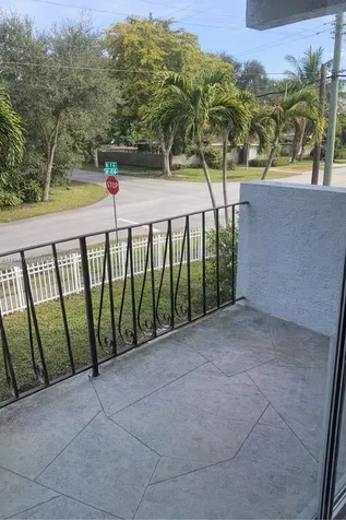 1090 NE 129th Street North Miami FL 33161