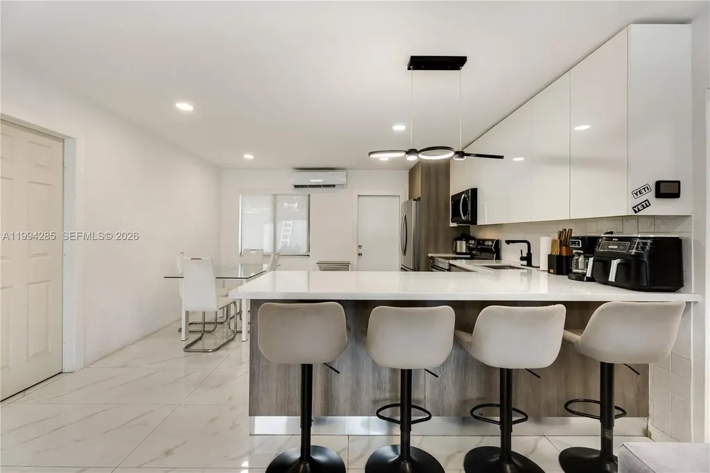5635 Pierce Street Hollywood FL 33021