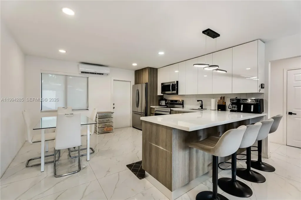5635 Pierce Street Hollywood FL 33021
