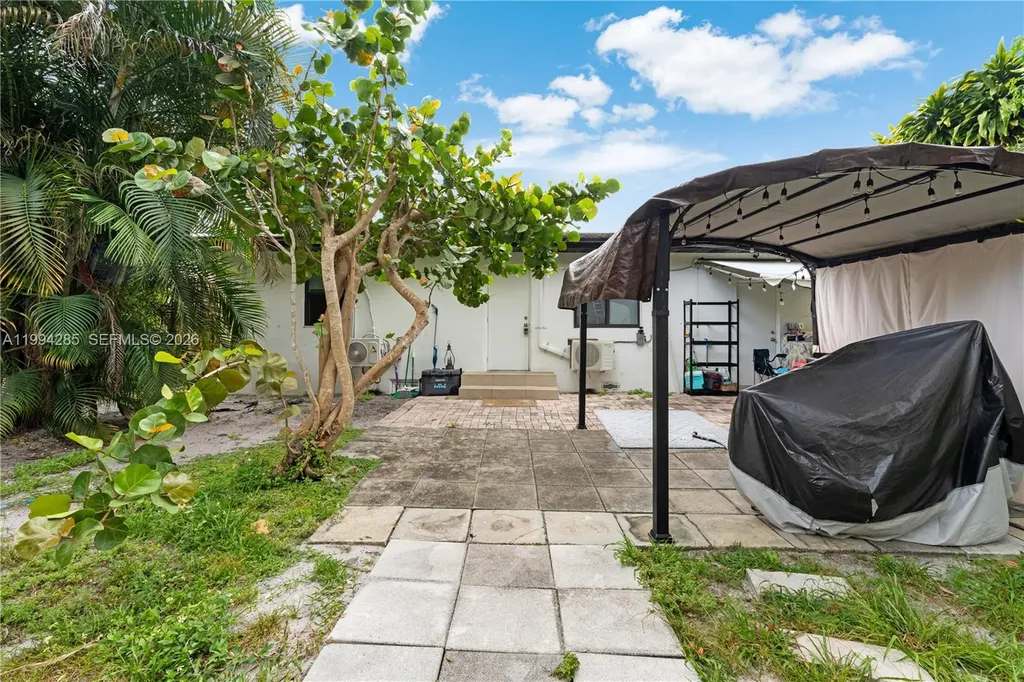 5635 Pierce Street Hollywood FL 33021