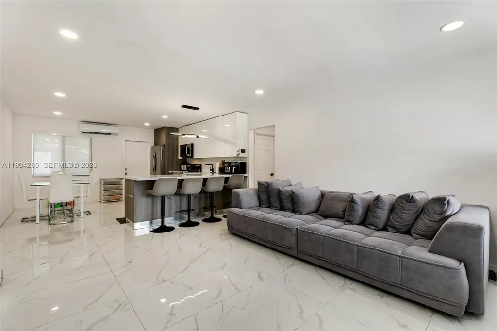 5635 Pierce Street Hollywood FL 33021