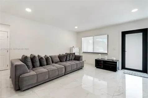 5635 Pierce Street Hollywood FL 33021