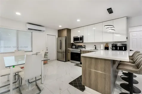 5635 Pierce Street Hollywood FL 33021