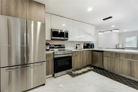 5635 Pierce Street Hollywood FL 33021