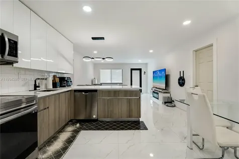 5635 Pierce Street Hollywood FL 33021