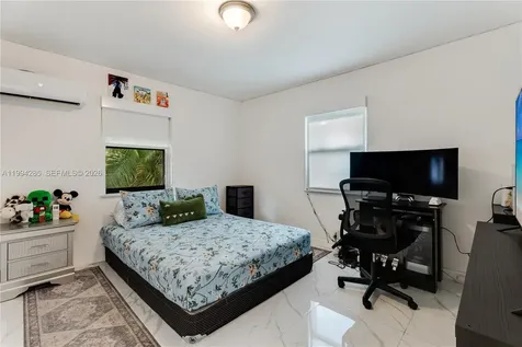 5635 Pierce Street Hollywood FL 33021