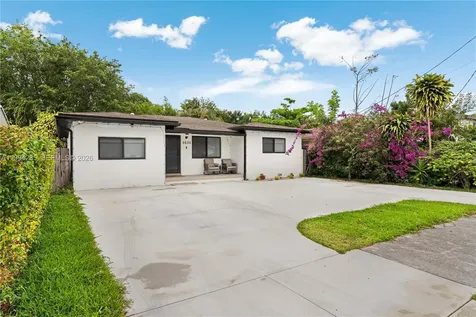 5635 Pierce Street Hollywood FL 33021