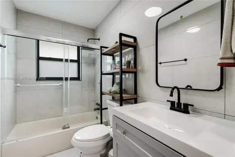 5635 Pierce Street Hollywood FL 33021