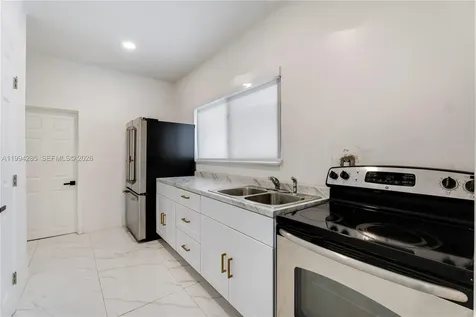 5635 Pierce Street Hollywood FL 33021