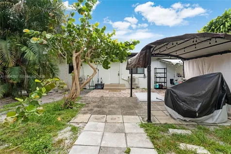 5635 Pierce Street Hollywood FL 33021