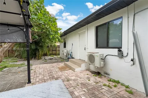 5635 Pierce Street Hollywood FL 33021