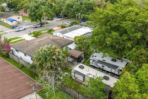 5635 Pierce Street Hollywood FL 33021