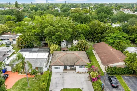 5635 Pierce Street Hollywood FL 33021