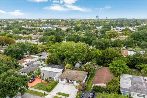 5635 Pierce Street Hollywood FL 33021