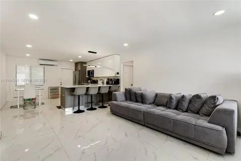 5635 Pierce Street Hollywood FL 33021