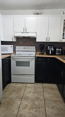 8075 NW 7th Street Miami FL 33126