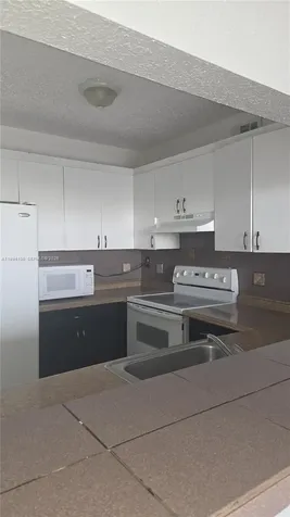 8075 NW 7th Street Miami FL 33126