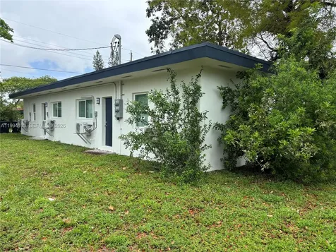 2071 NE 169th Street North Miami Beach FL 33162