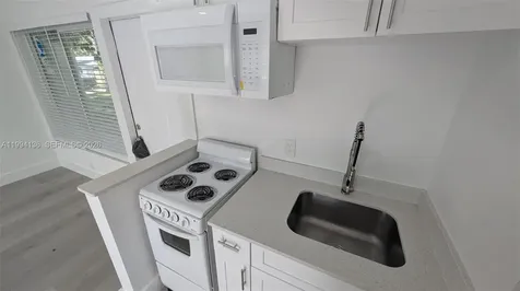 2071 NE 169th Street North Miami Beach FL 33162