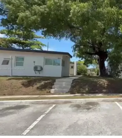 2071 NE 169th Street North Miami Beach FL 33162