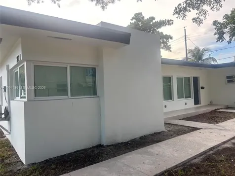 2071 NE 169th Street North Miami Beach FL 33162
