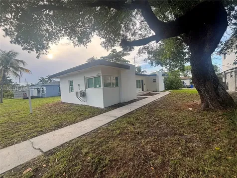 2071 NE 169th Street North Miami Beach FL 33162