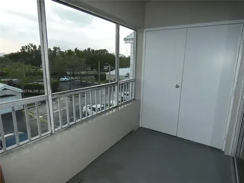 2851 N Oakland Forest Drive Oakland Park FL 33309