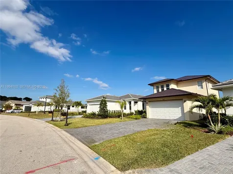 312 SE Via Sangro Port St. Lucie FL 34952