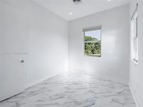 312 SE Via Sangro Port St. Lucie FL 34952