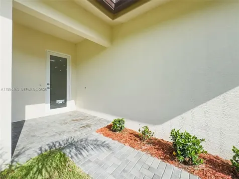 312 SE Via Sangro Port St. Lucie FL 34952