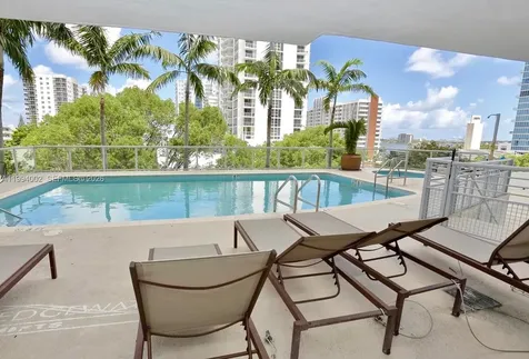 2200 NE 4th Avenue Miami FL 33137
