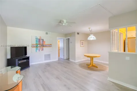 804 SE 7th Street Deerfield Beach FL 33441
