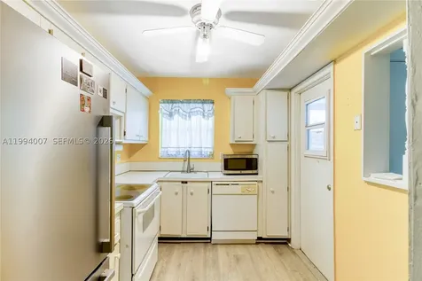 804 SE 7th Street Deerfield Beach FL 33441