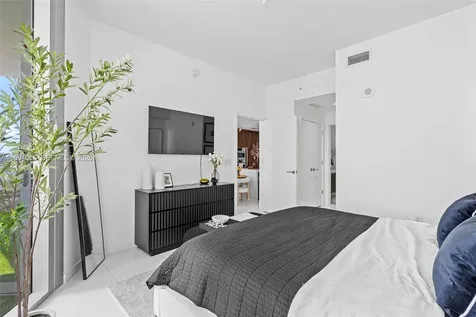 851 NE 1st Avenue Miami FL 33132