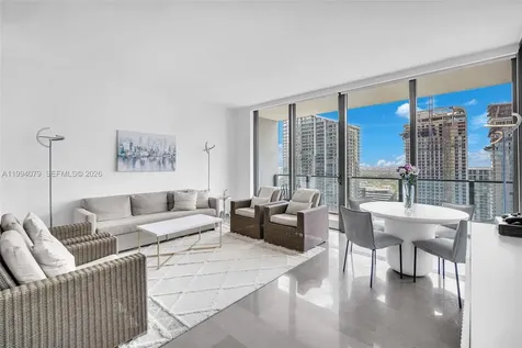 68 SE 6th Street Miami FL 33131
