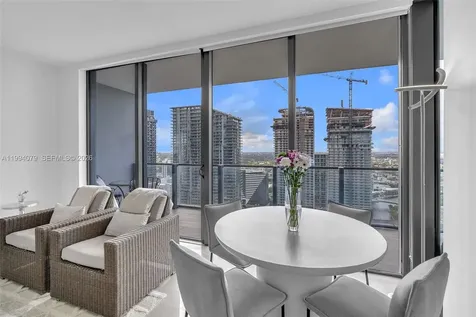 68 SE 6th Street Miami FL 33131
