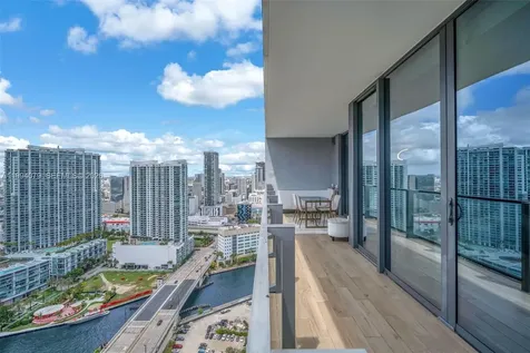 68 SE 6th Street Miami FL 33131