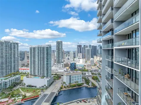 68 SE 6th Street Miami FL 33131
