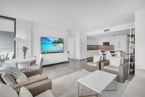 68 SE 6th Street Miami FL 33131