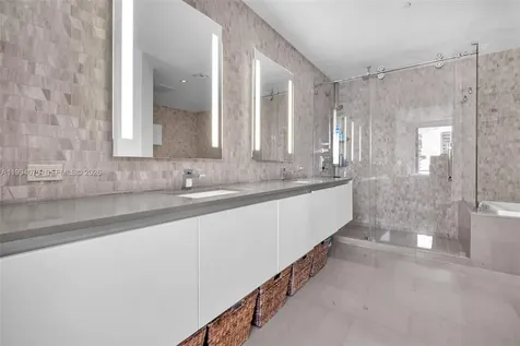 68 SE 6th Street Miami FL 33131