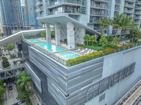 68 SE 6th Street Miami FL 33131