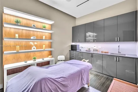 68 SE 6th Street Miami FL 33131