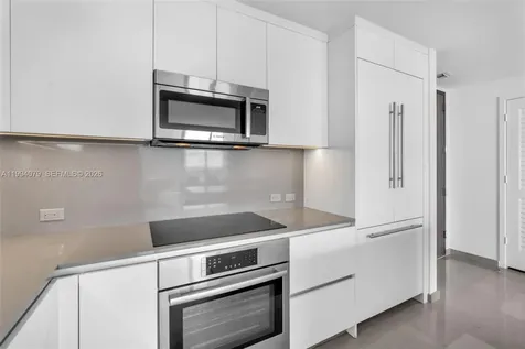 68 SE 6th Street Miami FL 33131