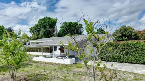 25 N Maples Street Lehigh Acres FL 33936