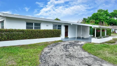 25 N Maples Street Lehigh Acres FL 33936
