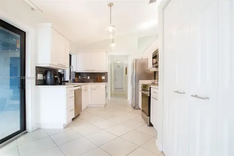 524 Village Lake Drive Weston FL 33326